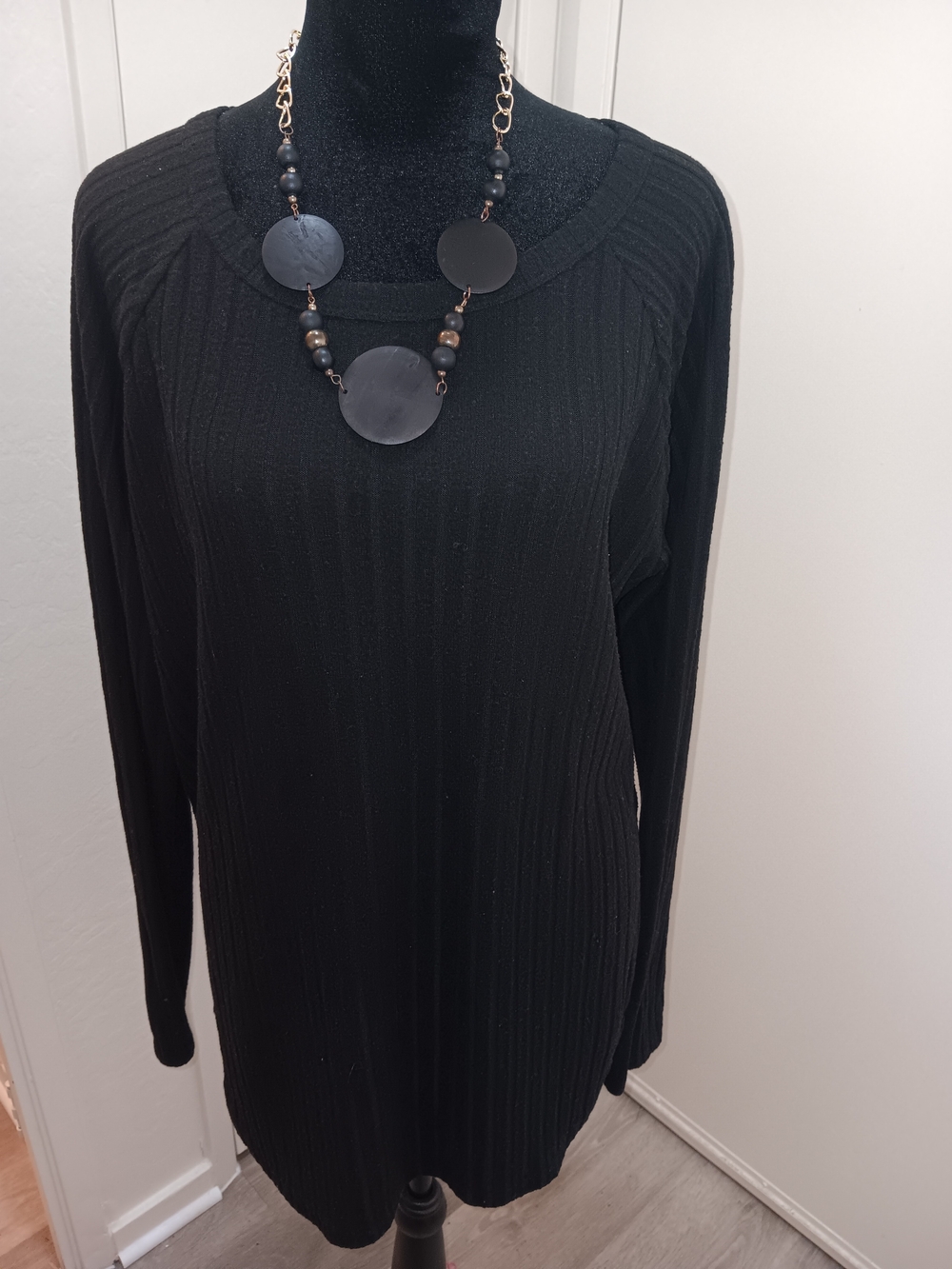 Women's Black Ribbed Long-Sleeve Knit Top, FREE NECKLACE